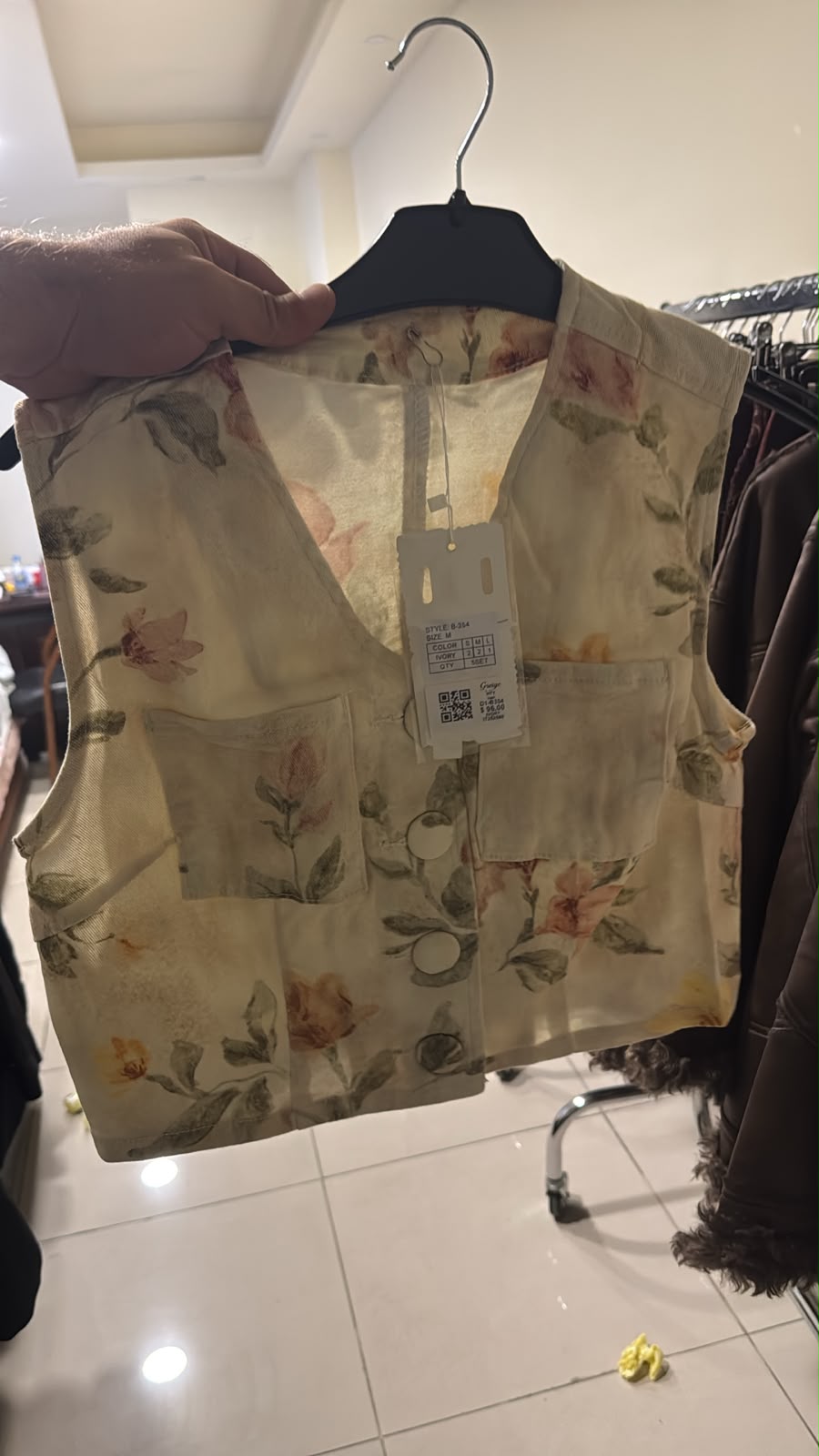 IT26-2586 IT item D1-B354 IVORY