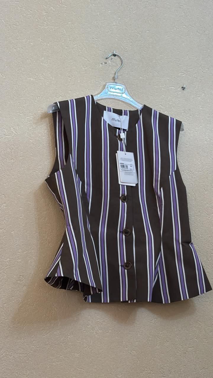 IT26-JUN-SH0338 Vest - Burgundy (26DS323)