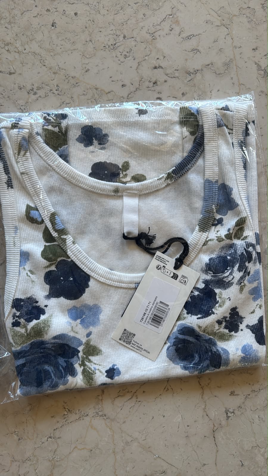 IT26-JUN-SH0369 Top (726198U)