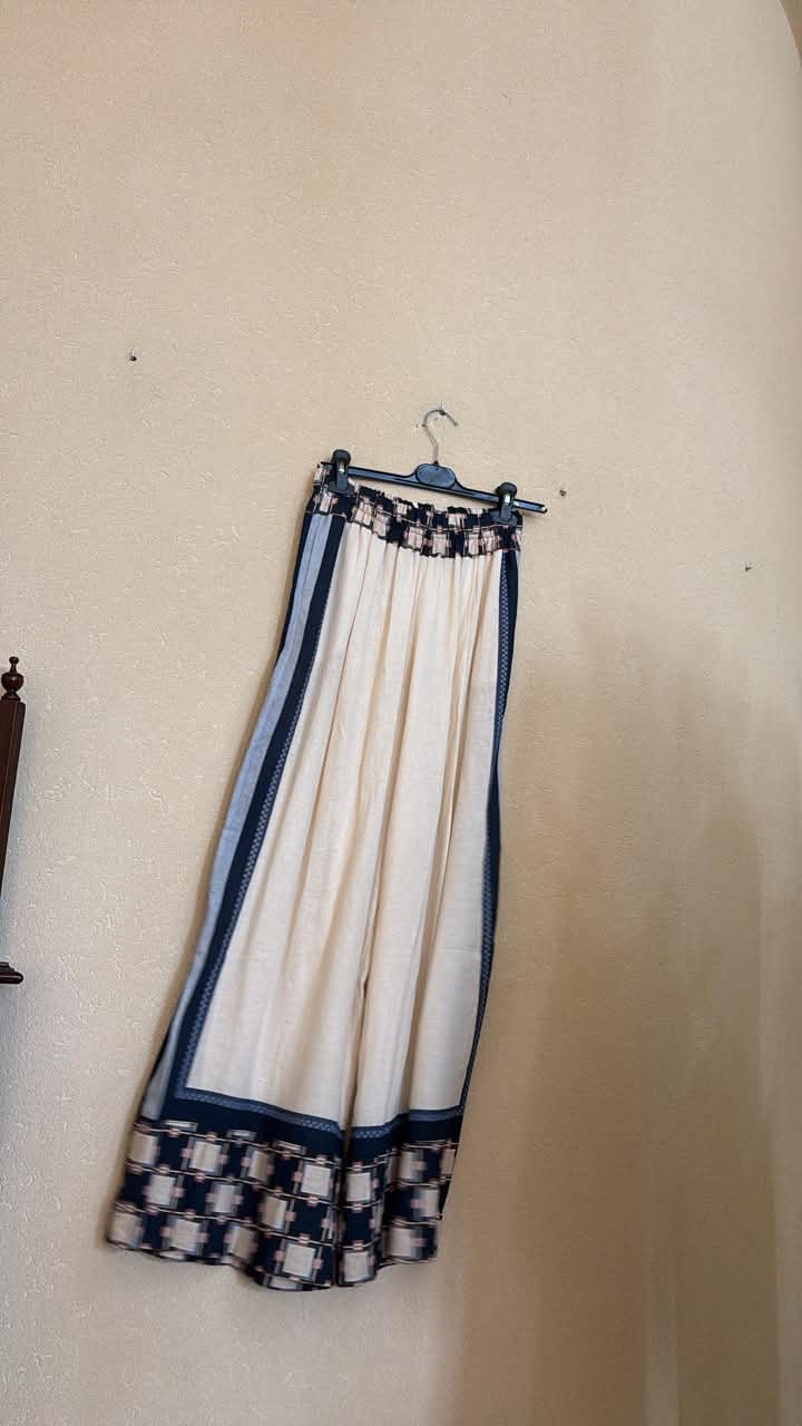 IT26-JUN-SH0561 Apparel Item - Black & White (LIN-G0397-FARMU)