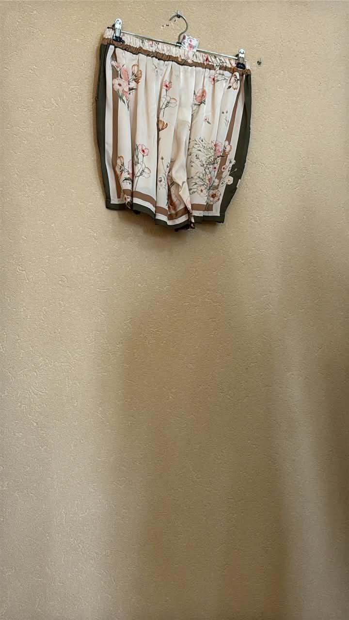 IT26-JUN-SH0638 Top - Cream (9929)