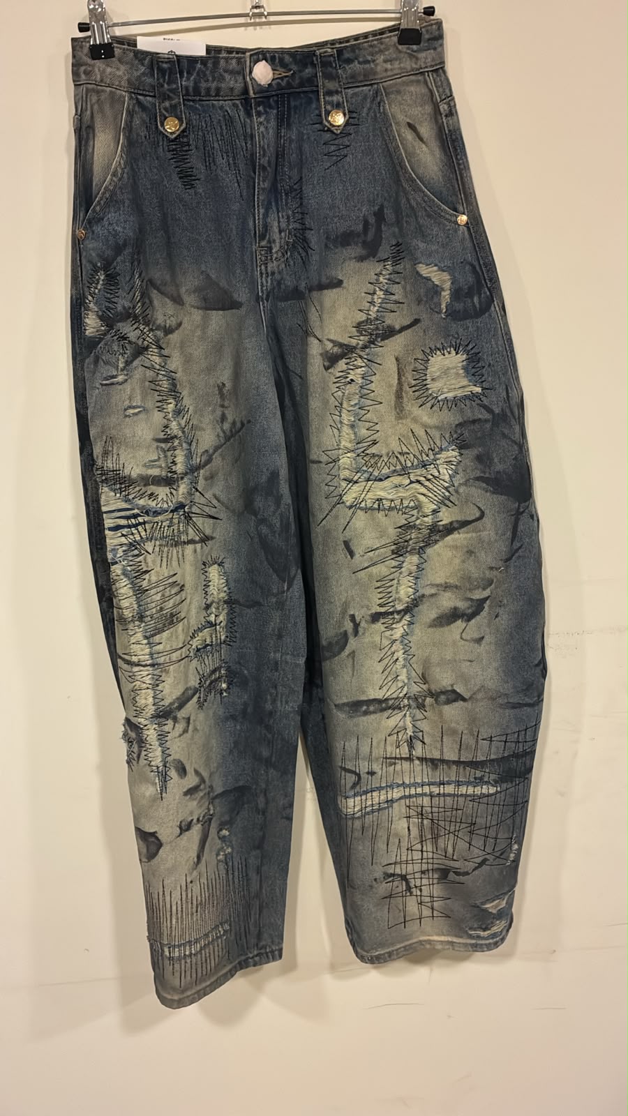 IT26-JUN-SH5233 Jeans